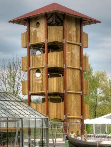 Perr Blockhaus aus Bayern fertigt Turm des Landesgartenschau in Rosenheim Perr Blockhaus aus Bayern fertigt Turm des Landesgartenschau in Rosenheim