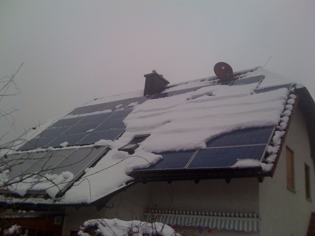 Dach-Schneelawinen von Solaranlagen