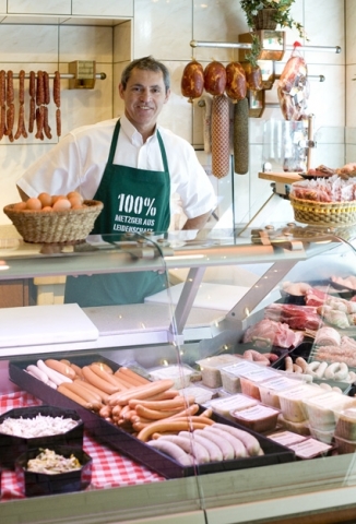 Kölner Betrieb verarbeitet täglich frisch Fleisch von Thönes Natur