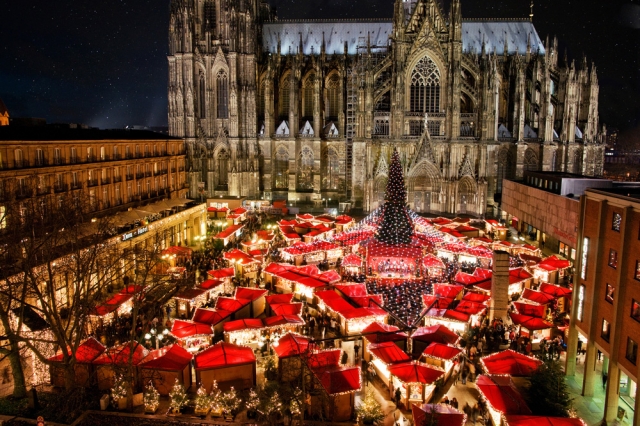 Weltstars auf der Bühne des Weihnachtsmarkts am Dom