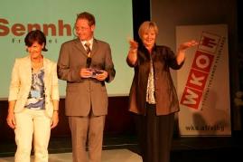 Vorsitzende Evelin Böhler fordert alle Teilnehmerinnen zum Vernetzen auf Vorsitzende Evelin Böhler fordert alle Teilnehmerinnen zum Vernetzen auf
