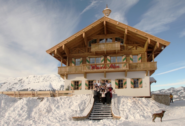 NEUER TREFFPUNKT IN KITZBÜHEL: DAS MAIERL ERÖFFNET NACH REKORDBAUZEIT NEUER TREFFPUNKT IN KITZBÜHEL: DAS MAIERL ERÖFFNET NACH REKORDBAUZEIT