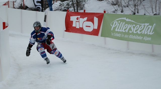 Gelungene Weltpremiere für Ice Cross Downhill
