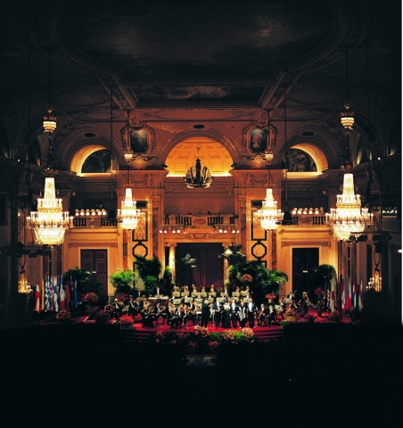 Das Neujahrskonzert 2011 des Wiener Hofburg Orchesters Das Neujahrskonzert 2011 des Wiener Hofburg Orchesters