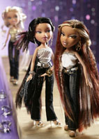 Bratz™ Magic Hair Cloe™, Jade™ & Yasmin™ (v.l.n.r.) präsentieren die neuesten Frisurentrends.