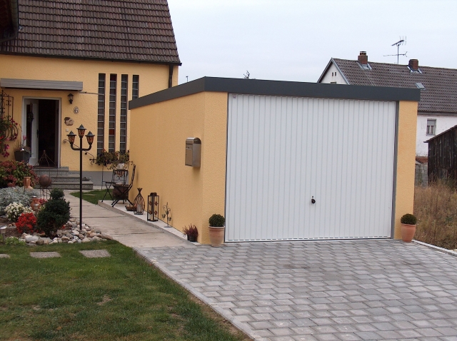 Fertiggaragen mit Dachbegrünung von Exklusiv Garagen bringen Farbe in den Alltag Fertiggaragen mit Dachbegrünung von Exklusiv Garagen bringen Farbe in den Alltag