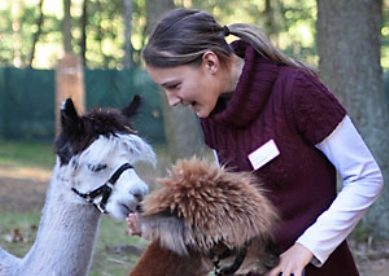 Tiertherapie mit Alpakas bei der AGAPLESION BETHANIEN DIAKONIE in Berlin Tiertherapie mit Alpakas bei der AGAPLESION BETHANIEN DIAKONIE in Berlin