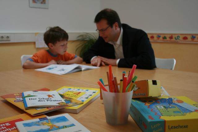 Zeugnissorgen? - Unterrichtskreis, die Nachhilfe, die hilft! Zeugnissorgen? - Unterrichtskreis, die Nachhilfe, die hilft!
