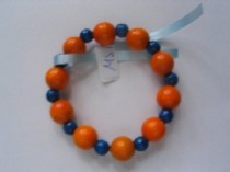 Armband aus Hoklzperlen Armband aus Hoklzperlen