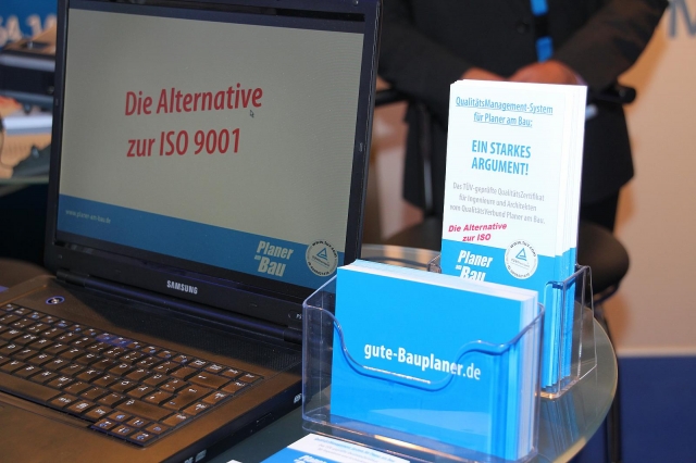 BAU 2011: BauProCheck und QualitätsZertifikat Planer am Bau vereinbaren Kooperation