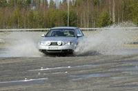 Winterreifen Nokian WR G2: zehn Prozent besserer Schneematsch-Aquaplaningschutz Foto: Nokian Winterreifen Nokian WR G2: zehn Prozent besserer Schneematsch-Aquaplaningschutz Foto: Nokian