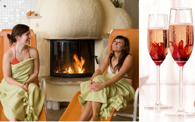 Sekt mit Hibiskusblüten Sekt mit Hibiskusblüten