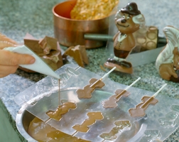 KREATIVER VALENTINSTAG: LIEBES-PRALINEN SELBER MACHEN IN BAIERSBRONN KREATIVER VALENTINSTAG: LIEBES-PRALINEN SELBER MACHEN IN BAIERSBRONN