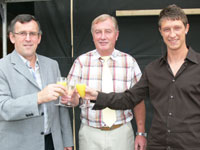 Bürgermeister Walter Müller, Albert Brandt und Thomas Haseney (kaufm. Leiter) bei der Einweihung