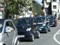 1,200 smart fans bilden einen 25 Kilometer langen Korso um den Zeller See 1,200 smart fans bilden einen 25 Kilometer langen Korso um den Zeller See
