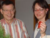 Karlheinz Moosig entwickelte das Fair-Streit-Training und übergibt an Andrea Marschall-Schneider. 