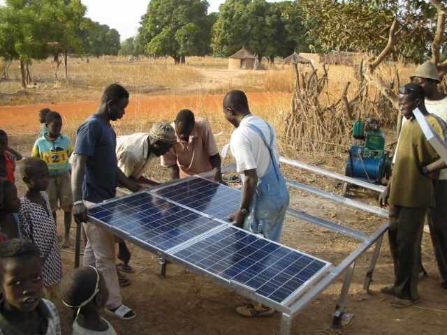 Keiner hats bemerkt, mit Solarstrom kann man Geld verdienen und unabhängig werden. Keiner hats bemerkt, mit Solarstrom kann man Geld verdienen und unabhängig werden.