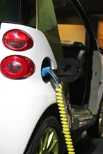 BU: Die RAMPF-Gruppe präsentiert in China robuste Elektrogießharze für den Einsatz in Elekt-rofahrze