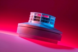 Hybrider Brandmelder SecuriStar H mit CUBUS Nivellierung®