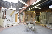 Die halben Häuser im Bau-Medien-Zentrum Die halben Häuser im Bau-Medien-Zentrum