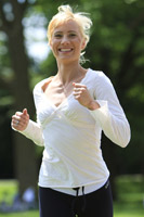 Laufen gegen schlechte Stimmung mit dem JogStyle von Omron. Laufen gegen schlechte Stimmung mit dem JogStyle von Omron.
