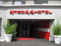 Eingang des AMEDIA Hotels Salzburg
