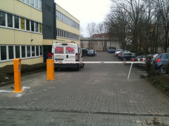Rumatek montiert automatische Schranke mit Transponder Lesegerät in der Weidenbornstraße, Wiesbaden Rumatek montiert automatische Schranke mit Transponder Lesegerät in der Weidenbornstraße, Wiesbaden
