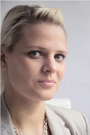 Anika Täumer-Kloninger wird Senior Business Manager der EMIRAT AG Anika Täumer-Kloninger wird Senior Business Manager der EMIRAT AG