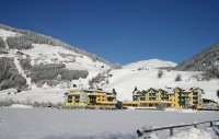 Winteraußenansicht Dolomiten Residenz Sporthotel Sillian Winteraußenansicht Dolomiten Residenz Sporthotel Sillian
