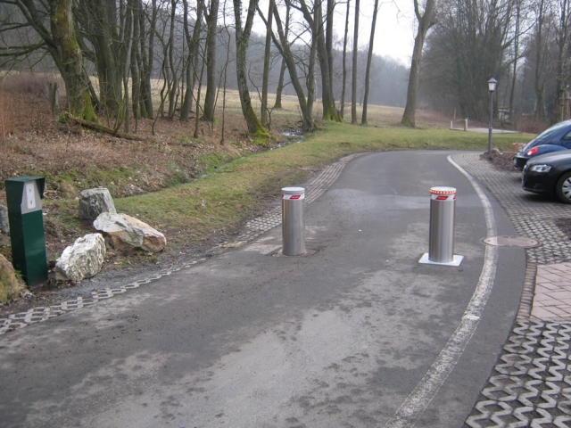 Neue Polleranlage Königstein: Rumatek installiert automatisch versenkbare Poller für Privatklinik Dr Neue Polleranlage Königstein: Rumatek installiert automatisch versenkbare Poller für Privatklinik Dr