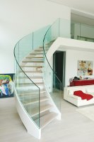 Immer mehr private Bauherren favorisieren Treppen mit transparenten Elementen