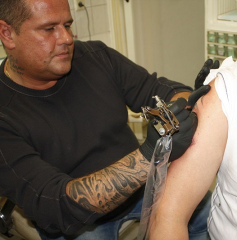 Tattoos Piercing - Körperschmuck der ganz besonderen Art Tattoos Piercing - Körperschmuck der ganz besonderen Art