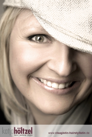 Visagistin aus München bringt Deutschlands Stars zum Strahlen: Katja Höltzel präsentiert ihre neue H Visagistin aus München bringt Deutschlands Stars zum Strahlen: Katja Höltzel präsentiert ihre neue H