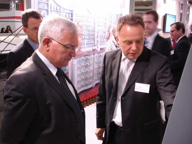 EU-Kommissar Dalli besucht Rowa auf der CeBIT