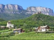 Schloss Korb, Ruine Boymont und der Berg Gandkofel 