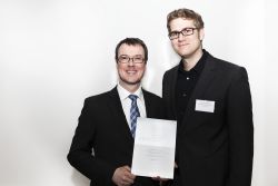 Die Vertriebsingenieure Rainer Höhne und Tim Tohermes nahmen den Award in Empfang Die Vertriebsingenieure Rainer Höhne und Tim Tohermes nahmen den Award in Empfang