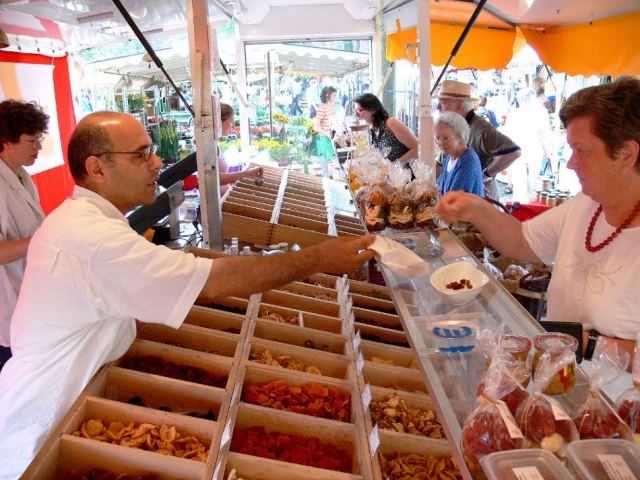 Marktbesuch von zu Hause - Onlineshop jalalldor.de bietet märchenhafte Trockenfrüchte und Nüsse Marktbesuch von zu Hause - Onlineshop jalalldor.de bietet märchenhafte Trockenfrüchte und Nüsse