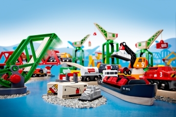 Der Frühling ist zum Spielen da: Die BRIO Bahn-Neuheiten rund um den Hafen und neue Produkte aus dem