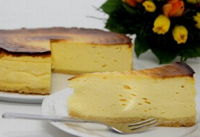 Backrezept des Monats: Hohe gebackene Käsetorte ... locker, frisch und saftigüber den Tag hinaus! Backrezept des Monats: Hohe gebackene Käsetorte ... locker, frisch und saftigüber den Tag hinaus!