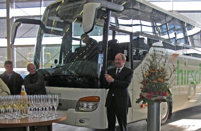Saisonstart mit neuen Bussen Saisonstart mit neuen Bussen