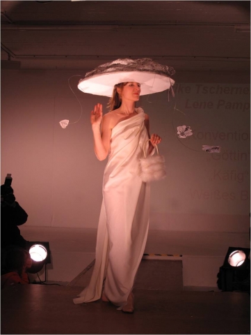 Premiere: femme 1 - die Mode- und Kunstkleidermesse im Bonner Frauenmuseum