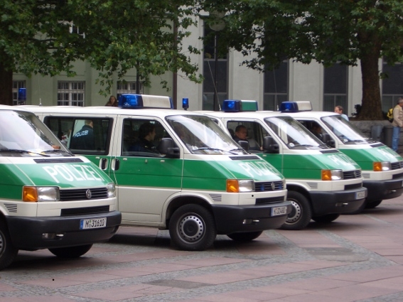 Staatsanwälte klingeln nicht! Staatsanwälte klingeln nicht!