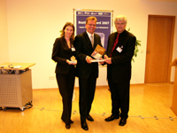 DDS Dresdnder Direktservice GmbH bei der Preisverleihung mit Prof. Dr. Christian Scholz DDS Dresdnder Direktservice GmbH bei der Preisverleihung mit Prof. Dr. Christian Scholz