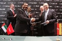 Khaled Salmeen Al Kawari, Executive Vice President von Kizad, und Ralf Pospich, Geschäftsführer der 