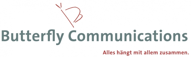 Regula Ruetz hält Fahne von Butterfly Communications in der Schweiz hoch Regula Ruetz hält Fahne von Butterfly Communications in der Schweiz hoch