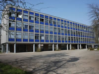 Fassadenansicht  Max-Born-Gymnasium in Backnang  mit  3-fach Isolierglas  ISO-Shadow