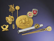 Anstecknadeln, Pins und Broschen aus Edelmetall