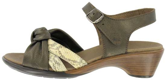 Vitalinus zeigt die Schuhe des Sommers 2011 Vitalinus zeigt die Schuhe des Sommers 2011