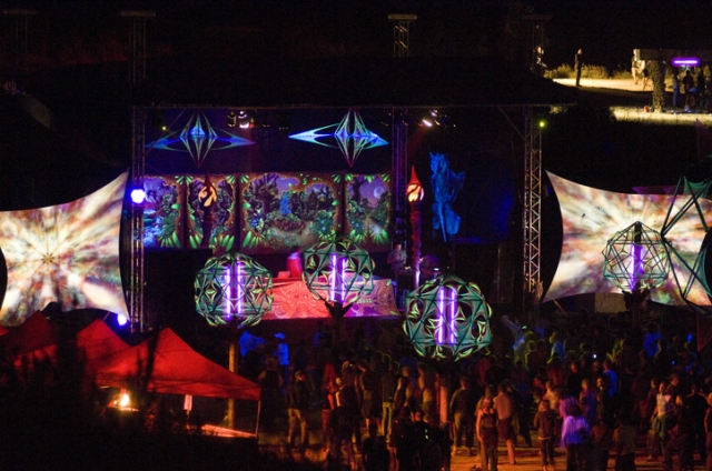 Steinzeit-Trance: Spirit Base Festival lockt Tausende aus ganz Europa