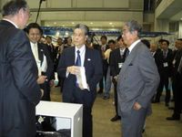 Shintaro Ishihara am Stand von Blaschke Umwelttechnik Shintaro Ishihara am Stand von Blaschke Umwelttechnik
